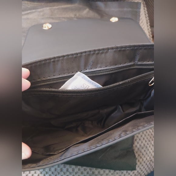 Veraace Parfum Medusa Head Cross Body Bag with Dust Bag - Picture 5 of 8